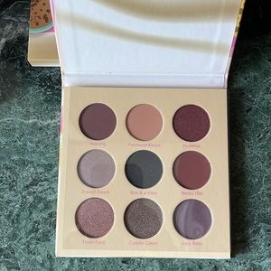 New unused Beauty Bakerie ‘Breakfast in Bed’ eyeshadow palette. 9 great colors!
